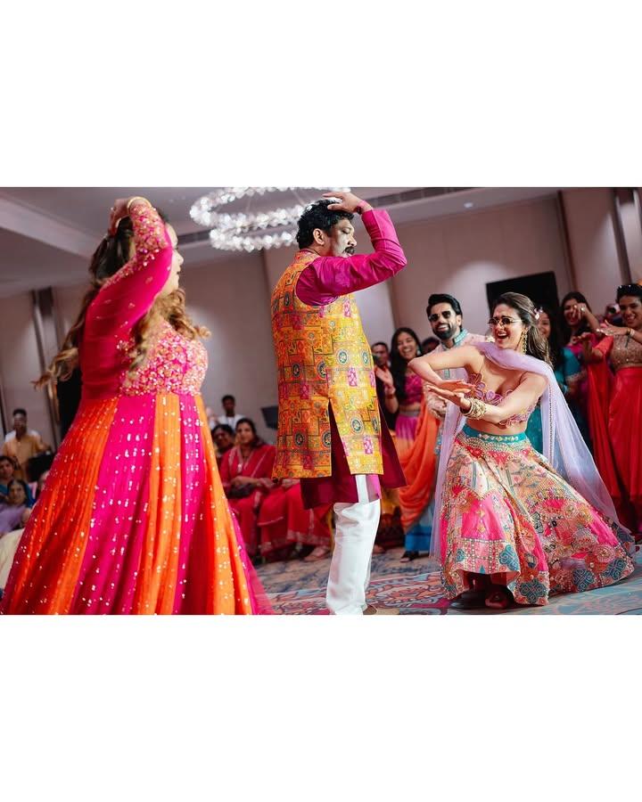 keerthy-suresh-mahendi-ceremony-photos